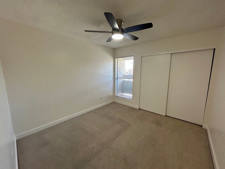 Building Photo - 2698 N 43rd Ave