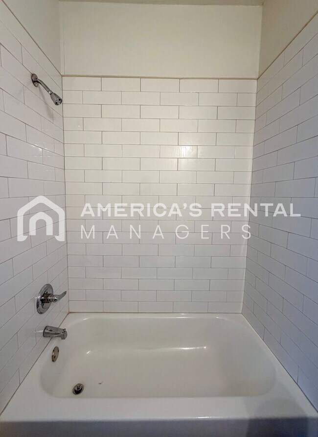 Building Photo - Charming & Spacious Graysville Home for Rent! SECTION 8 FREINDLY!