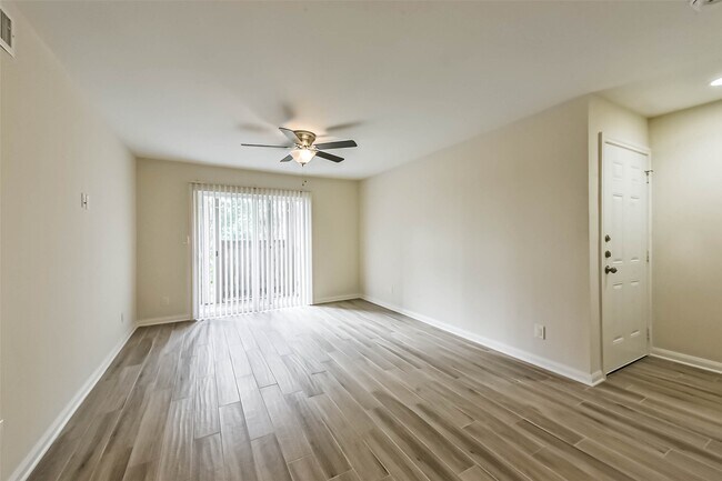 Building Photo - 1860 White Oak Dr