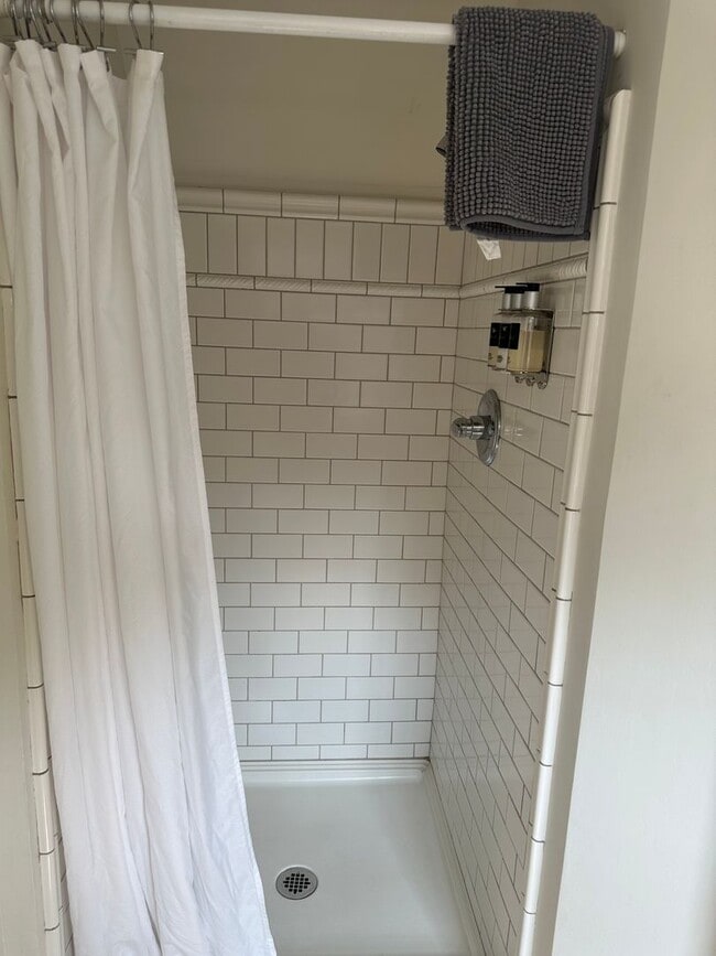 Building Photo - Custom 1 bedroom apartment in downtown Eug...