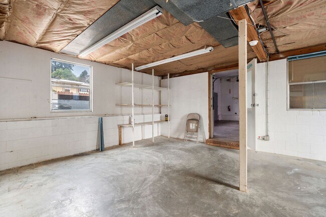 Building Photo - 400 Casad Ave