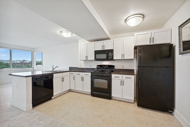 Building Photo - Concierge Building! Available Now! Electri...