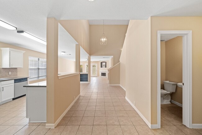 Building Photo - 10211 E Summit Canyon Dr