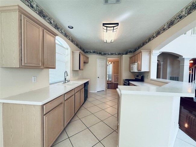 Building Photo - 2110 Winding Springs Dr