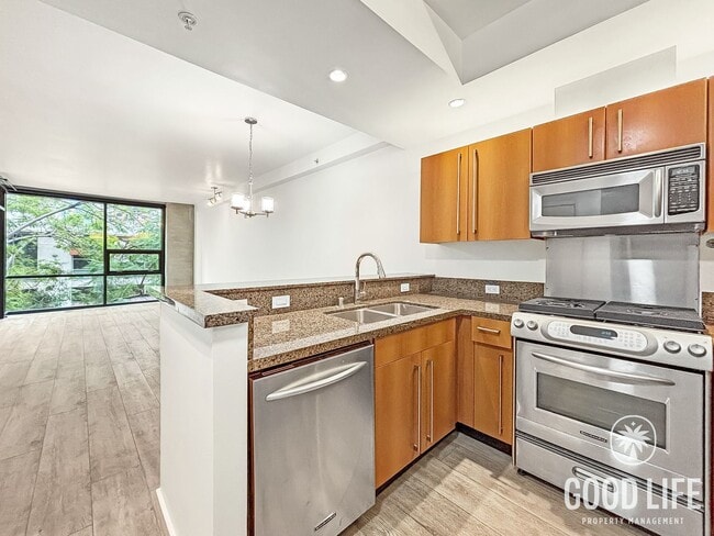 Building Photo - Stunning 1B/1BA Condo in East Village W/ A/C, W/D, Rooftop Deck, Padres Stadium Views, Community ...