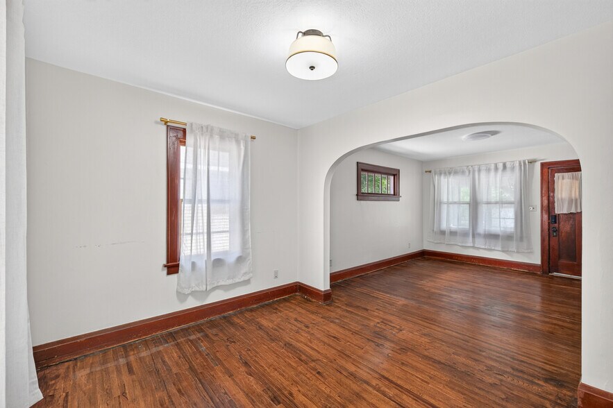 Building Photo - 421 Goodhue St