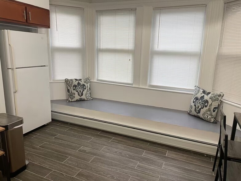 Kitchen - 404 W Clinton St