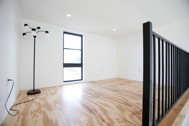 Building Photo - 6345 Babcock Ave