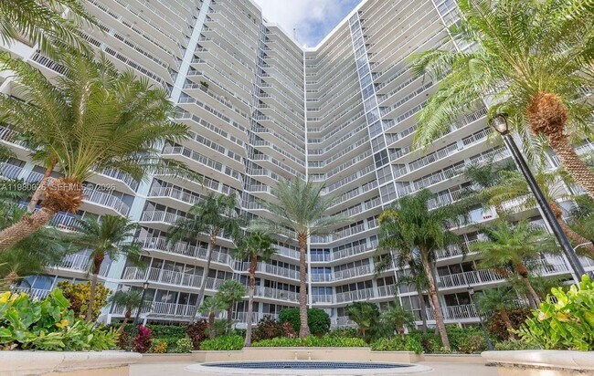 Building Photo - 7601 E Treasure Dr