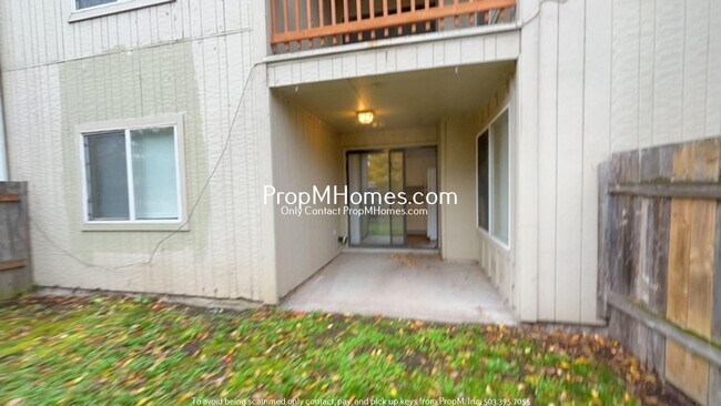 Building Photo - Updated Two Bedroom Unit in Salem!
