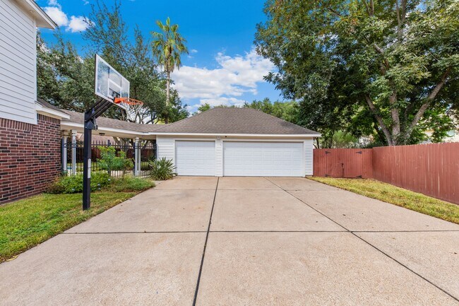 Building Photo - 15826 Jamie Lee Dr