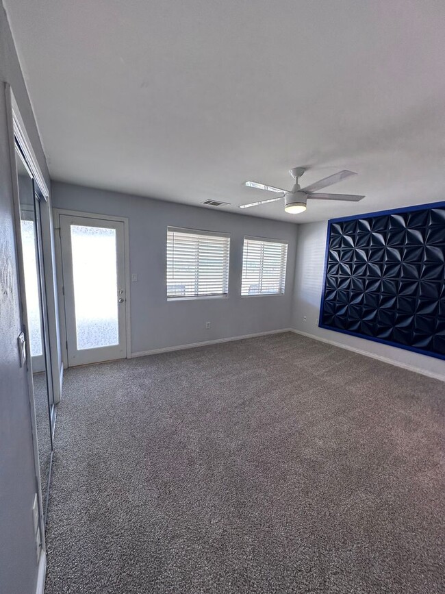 Building Photo - 5302 Doble Aguila Way