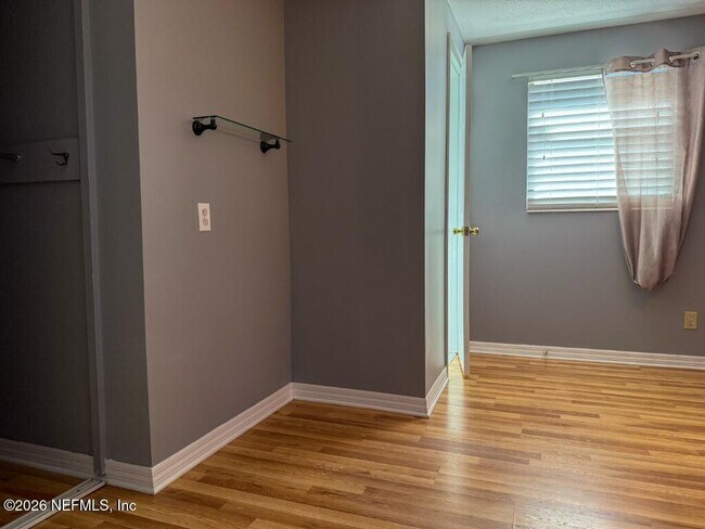 Building Photo - 360 Canis Dr W