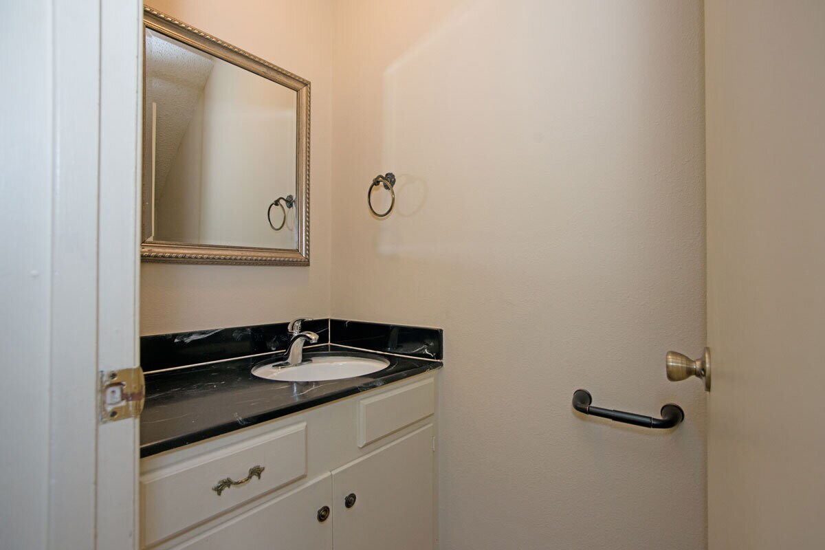 Building Photo - 114 E Amherst Dr