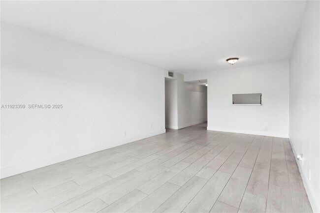 Building Photo - 5201 Geneva Ct