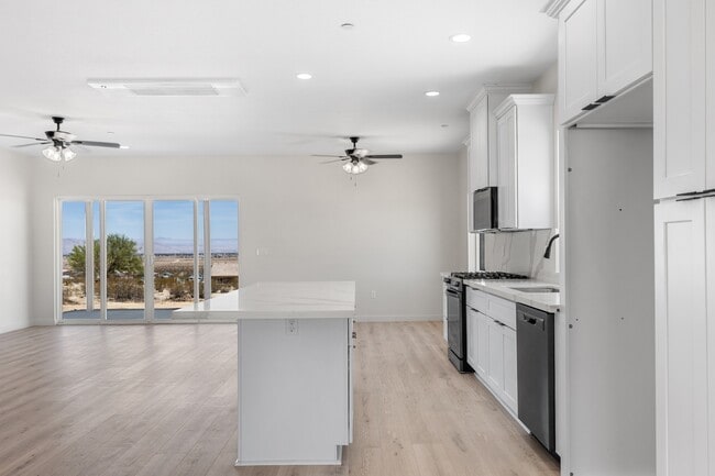 Building Photo - 10201 Crest Rd