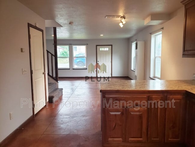 Building Photo - 2130 Mount Ave