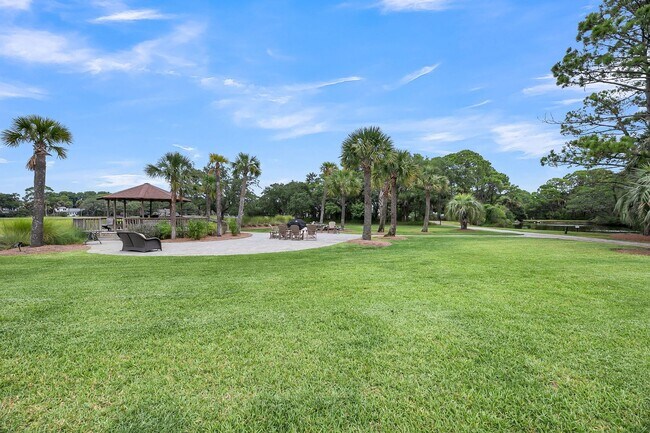 Building Photo - Coastal Living in the Heart of Folly Beach
