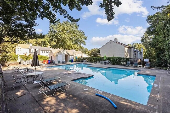 community pool - 3444 Washington Way