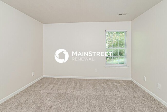 Building Photo - 3 Bedroom Pet-Friendly Home in KNOXVILLE, TN with Main Street Renewal