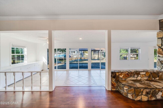 Building Photo - 205 Sunset Ln