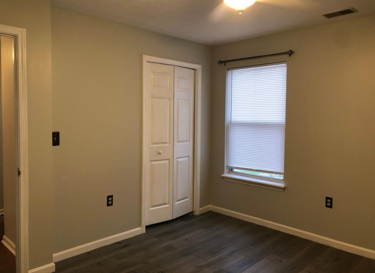 Building Photo - 818 Rubel Ave