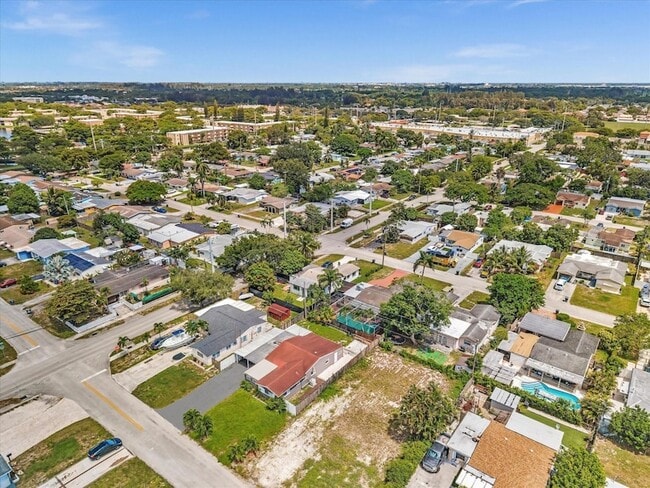 Building Photo - 6661 Meade St