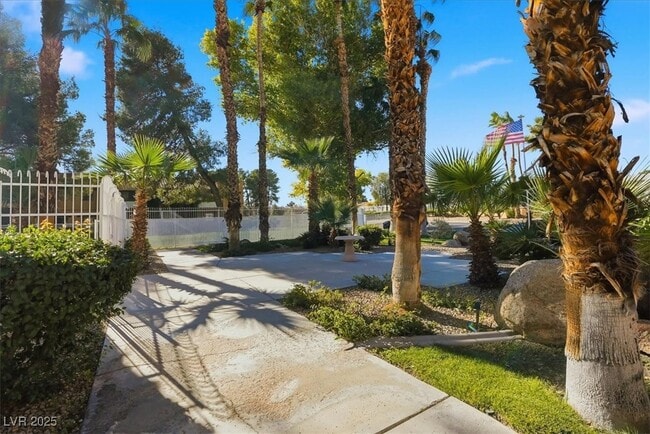 Building Photo - 5114 S Jones Blvd