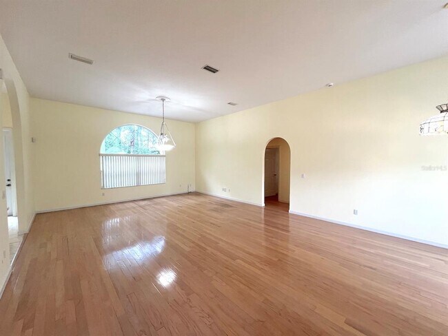 Building Photo - 87 Rose Dr