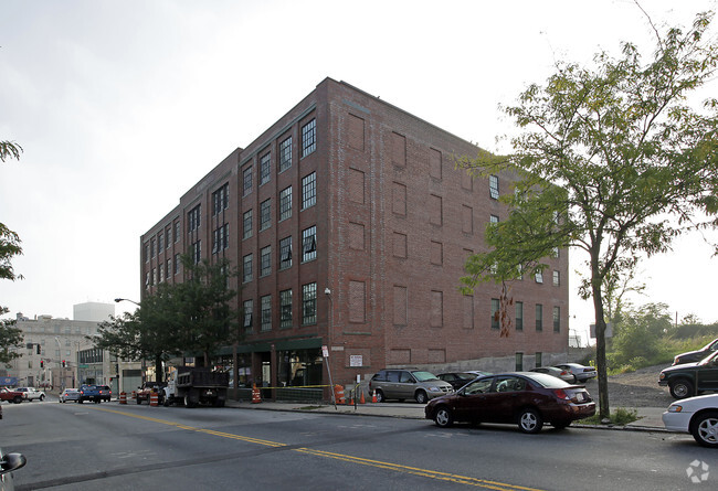 Hadley Apartments - 657 Main St Worcester MA 01610 | Apartment Finder