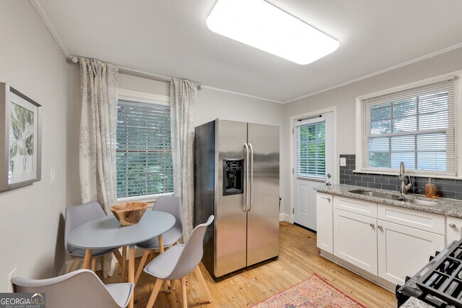 Building Photo - 192 Woods Dr NE