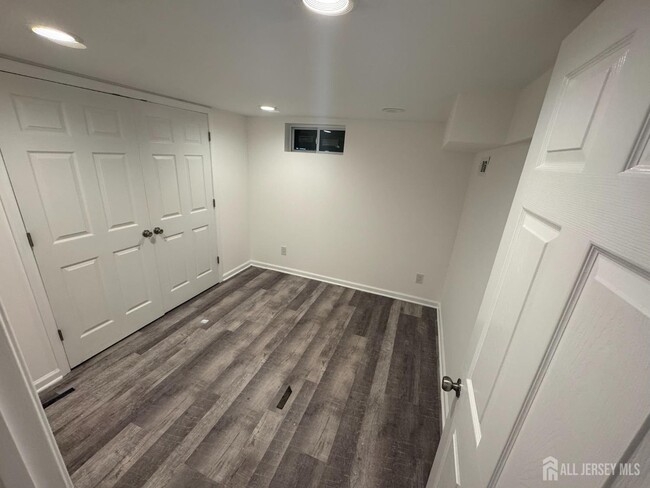 Building Photo - 51 Kenwood Terrace