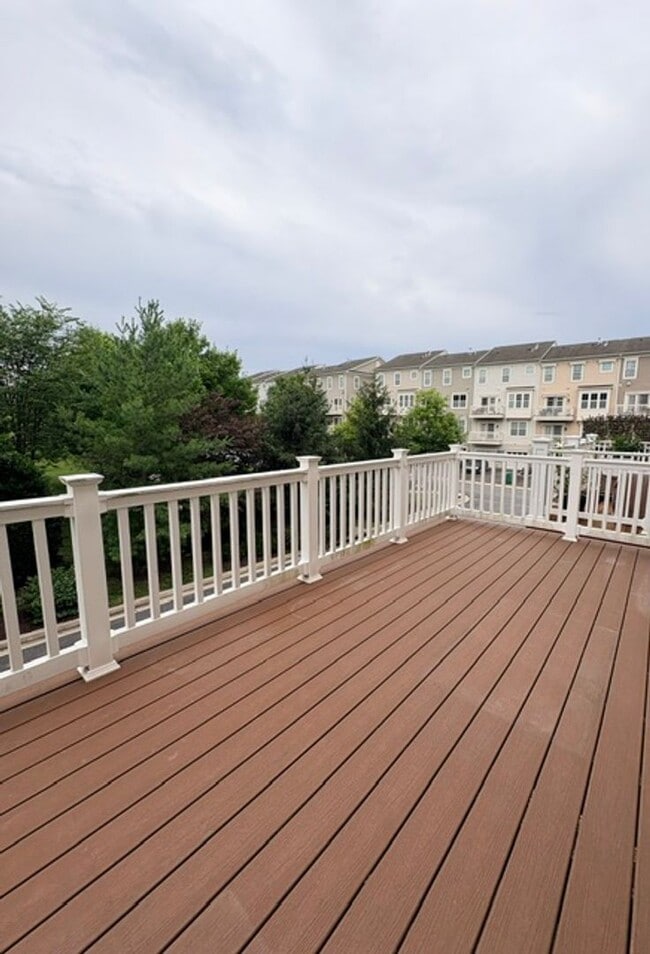 Building Photo - 121 Autumn View Dr