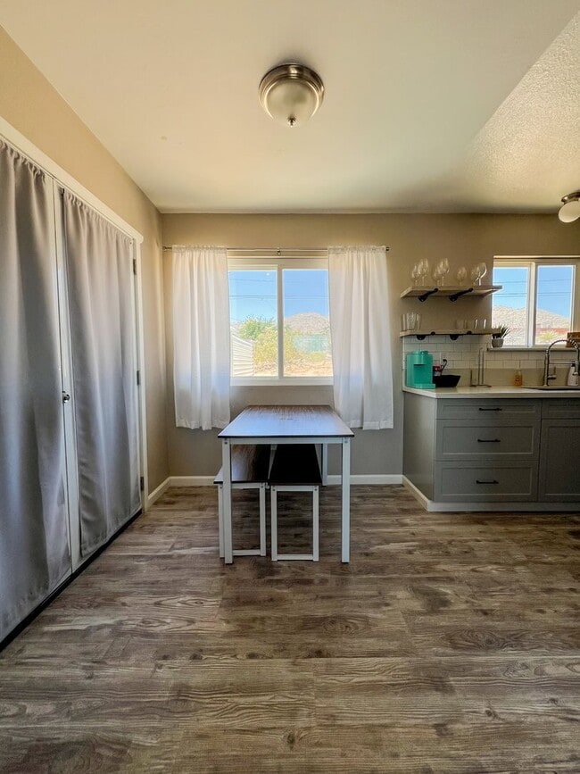 Building Photo - Joshua Tree Home with Desert Views