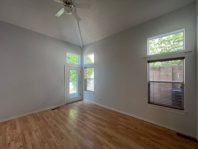 Building Photo - 3 Bedroom Home Available in Tanoan Near Ac...