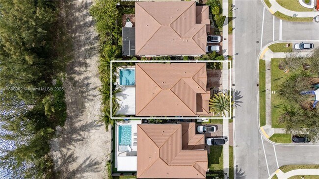 Building Photo - 9910 NW 86th Terrace