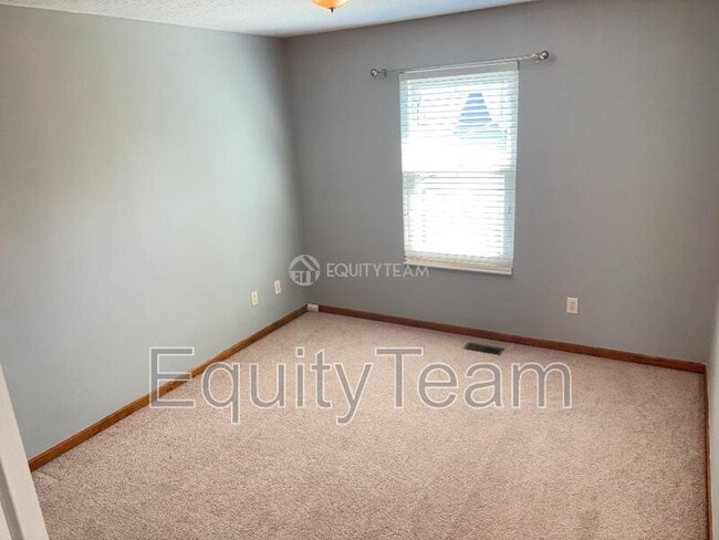 Building Photo - 5781 Meadow View Dr