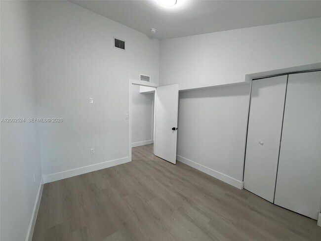 Building Photo - 2100 SW 6th St