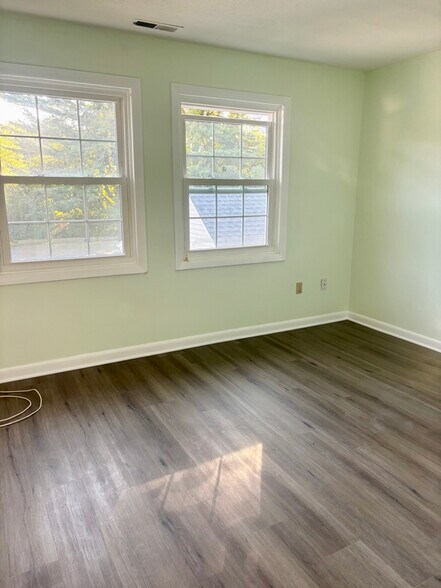 Building Photo - 407 Spring Meadow Rd