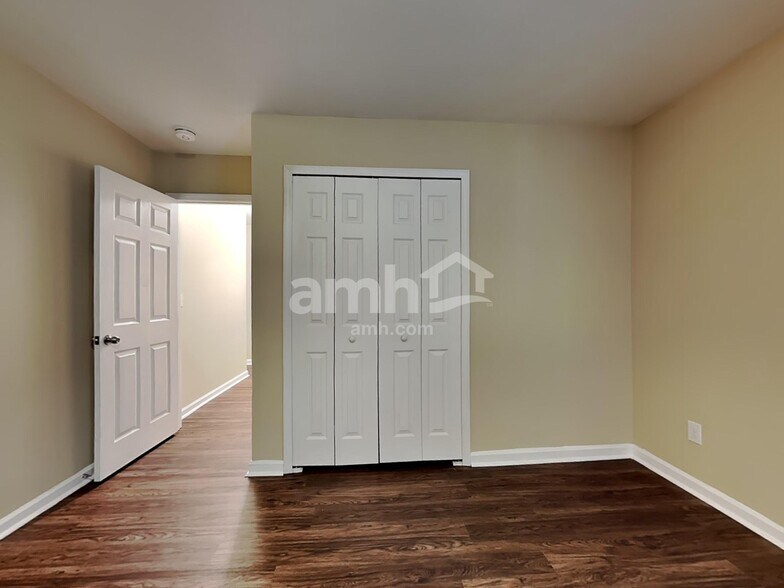 Building Photo - 3120 Genlee Dr