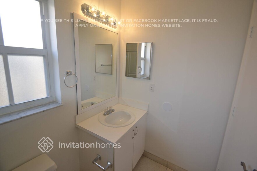 Building Photo - 6249 Island Way