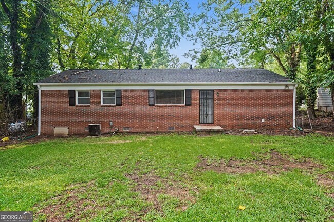 Building Photo - 1315 Pineglen Dr