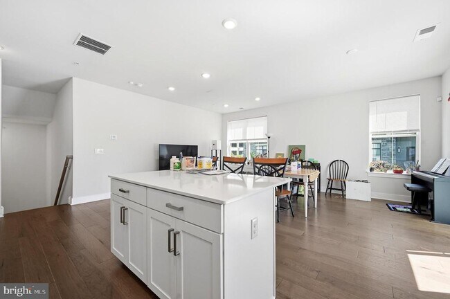 Building Photo - 933 Anvil Ct.