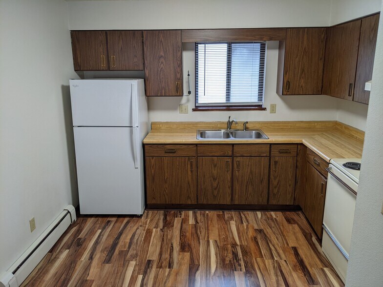 Building Photo - 4570 Vasey Ave