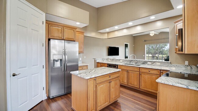 Building Photo - Southern Living At It's Best!!