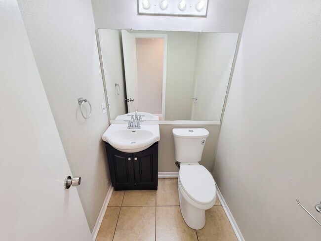 Building Photo - Welcome home to a bright & spacious retreat in sought-after Steeplechase where comfort, function ...