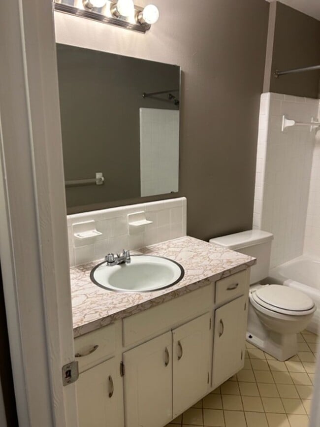 Building Photo - COMING SOON! MOVE IN SPECIAL- $0 SECURITY ...