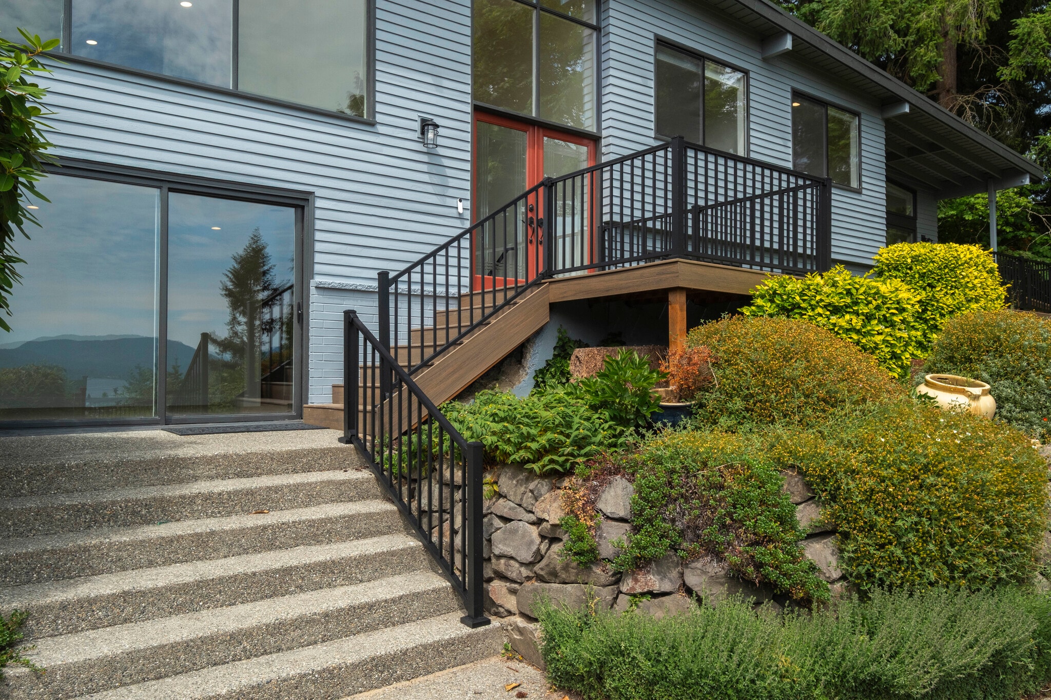 Building Photo - 639 W Lake Sammamish Pky NE