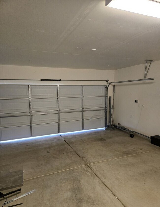 Building Photo - 799 W Brown Ave