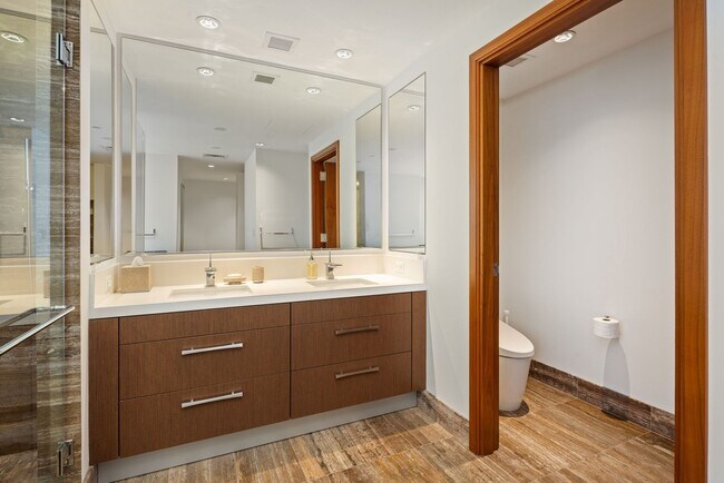 Building Photo - Luxury PH. Ocean Views. Resort Like Amenities